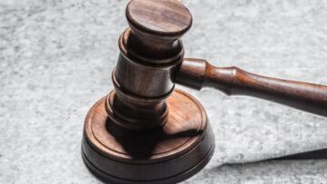 Nieodpowiedzialne dewastacje banerów wyborczych kandydatów do Rady Miasta Jelenia Góra
