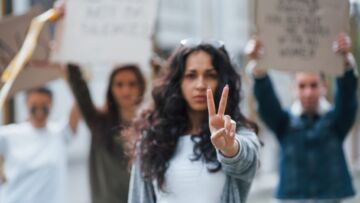 Protest przeciwko likwidacji połączenia Pendolino z Jeleniej Góry do Warszawy: zaniepokojenie mieszkańców i lokalnych władz