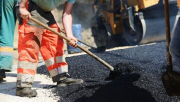Jelenia Góra w akcji: Rządowe wsparcie przyspiesza odbudowę dróg po powodzi