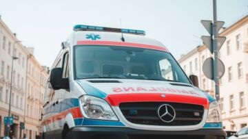 Jelenia Góra w końcu rozświetli zabytkowe arkady – nowe lampy poprawią bezpieczeństwo mieszkańców!