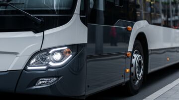 Zielone przystanki w Jeleniej Górze: Ekologiczne wiaty z roślinnością już na ulicach!