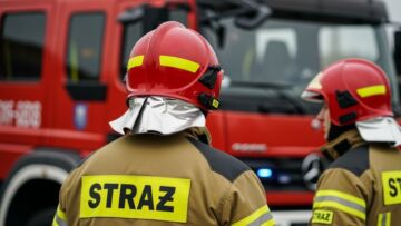 Pożar w Siedlęcinie: Strażacy walczą z ogniem w obiekcie produkcyjnym