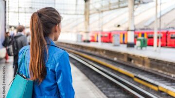 Czasowe wstrzymanie ruchu pociągów: kluczowe informacje dla podróżnych