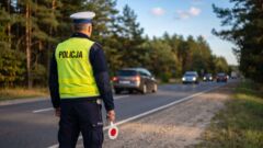 Wyprzedził rowerzystkę i zahamował. 2500 zł mandatu